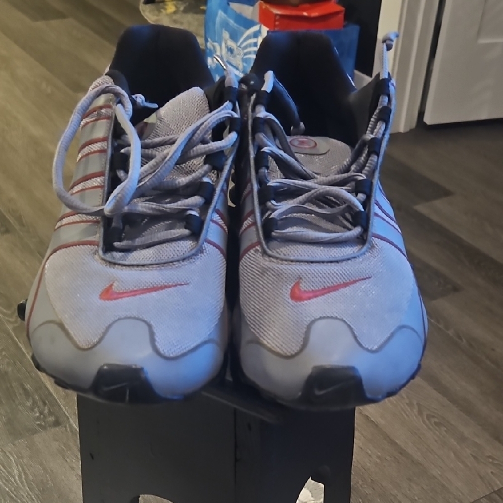 Nike Shox NZ Sneakers in Gray with Maroon Highlights